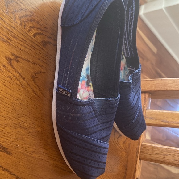 Ladies, BOBS size 6 - Picture 5 of 7